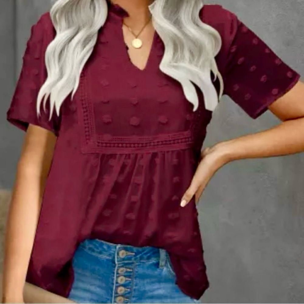 🔴2 for 30🔴  blouse v-neck short sleeve Swiss dot babydoll burgundy size Medium